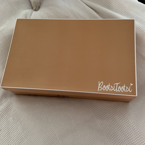 Olive green rain boots. Size 9. Worn twice. - Picture 4 of 4